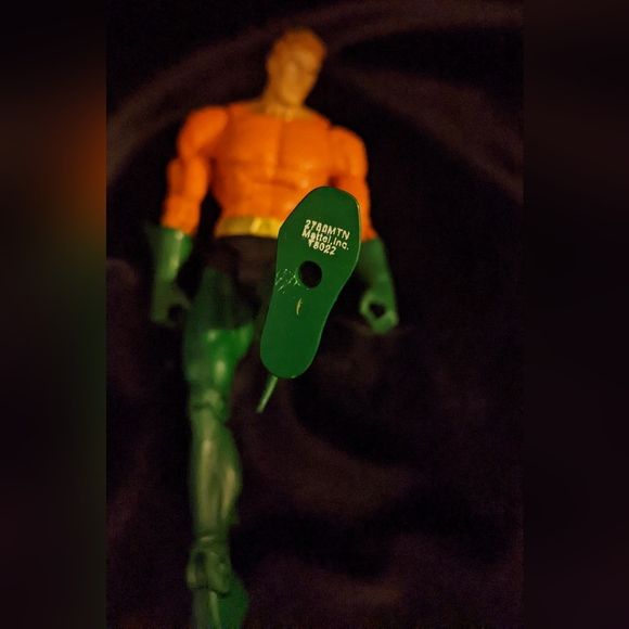 Aquaman DC Action Figure - Picture 6 of 6
